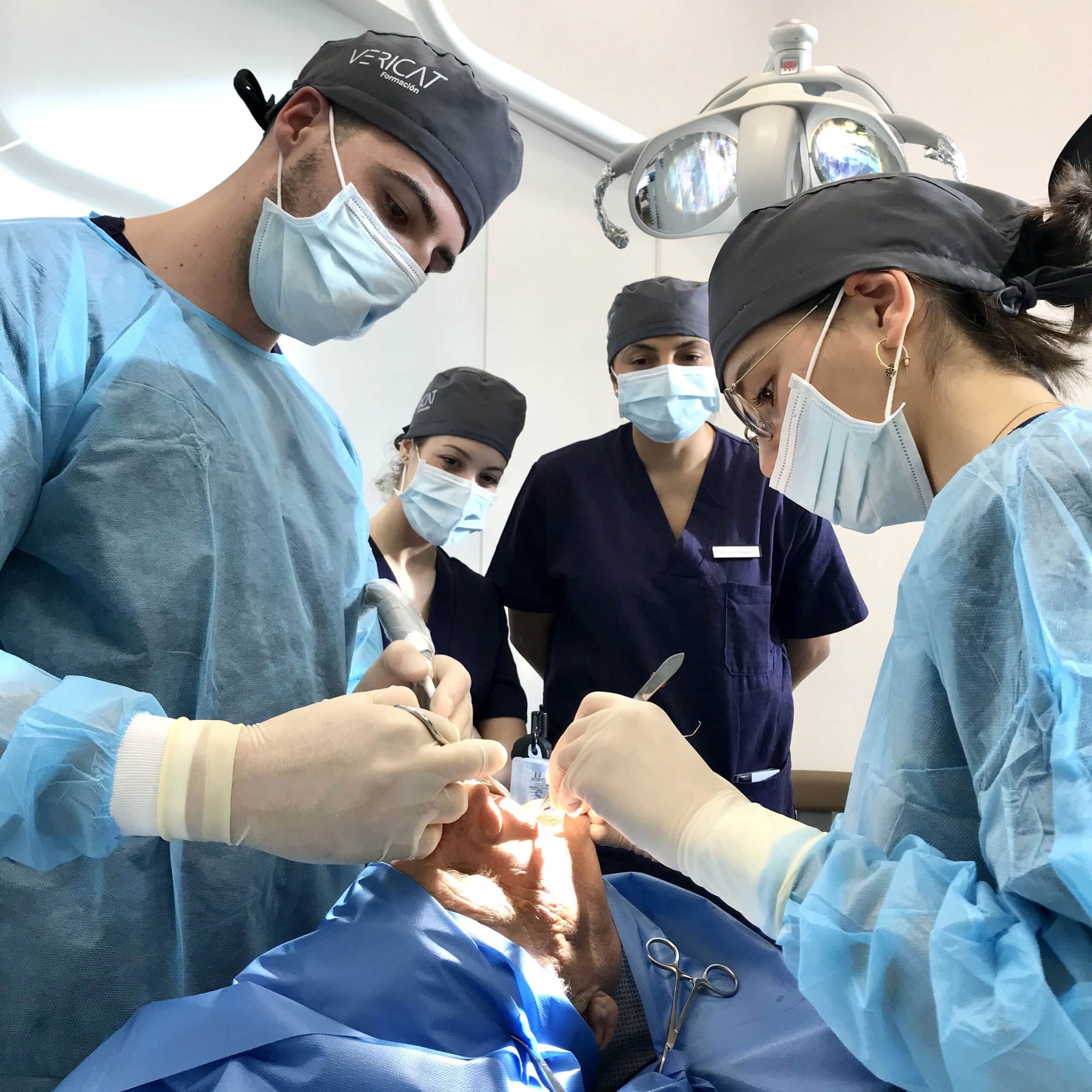 Alumnos Máster Implantología Oral Vericat Formación